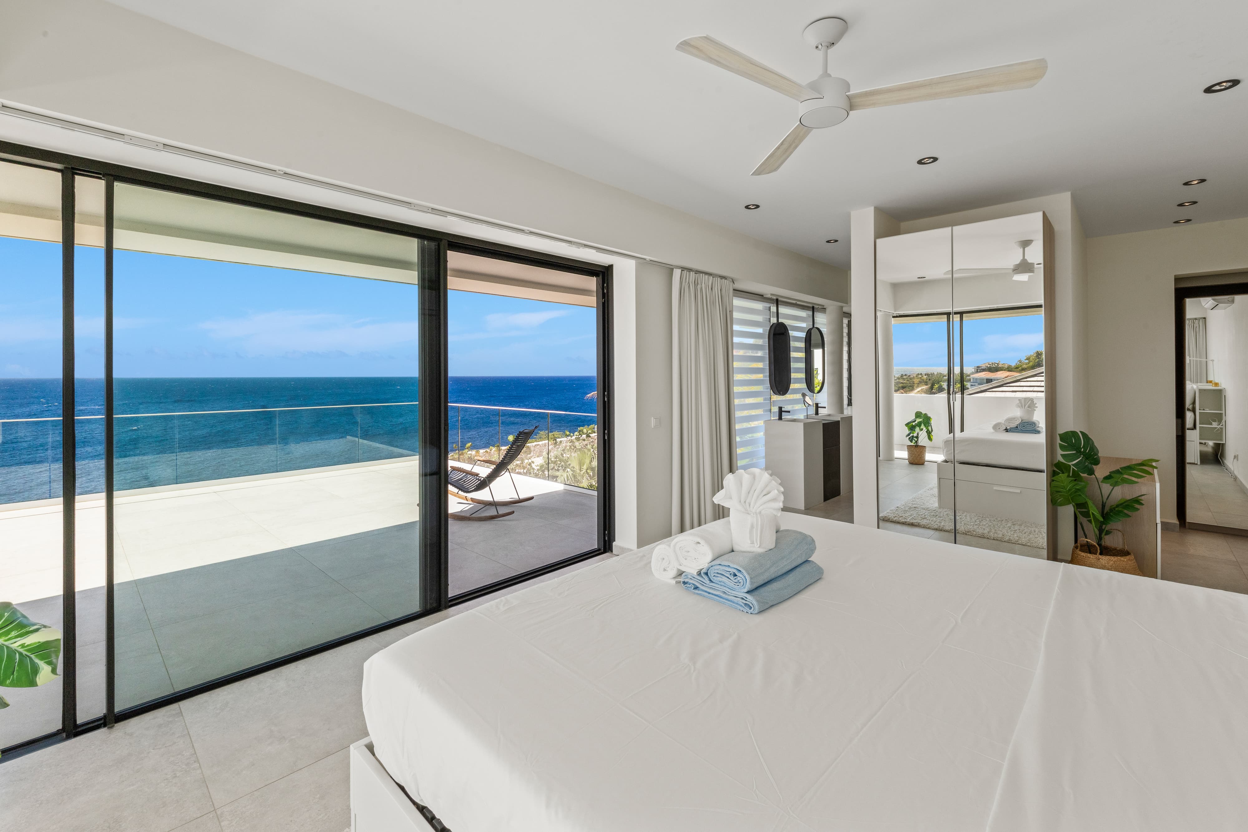 masterbedroom with ocean view