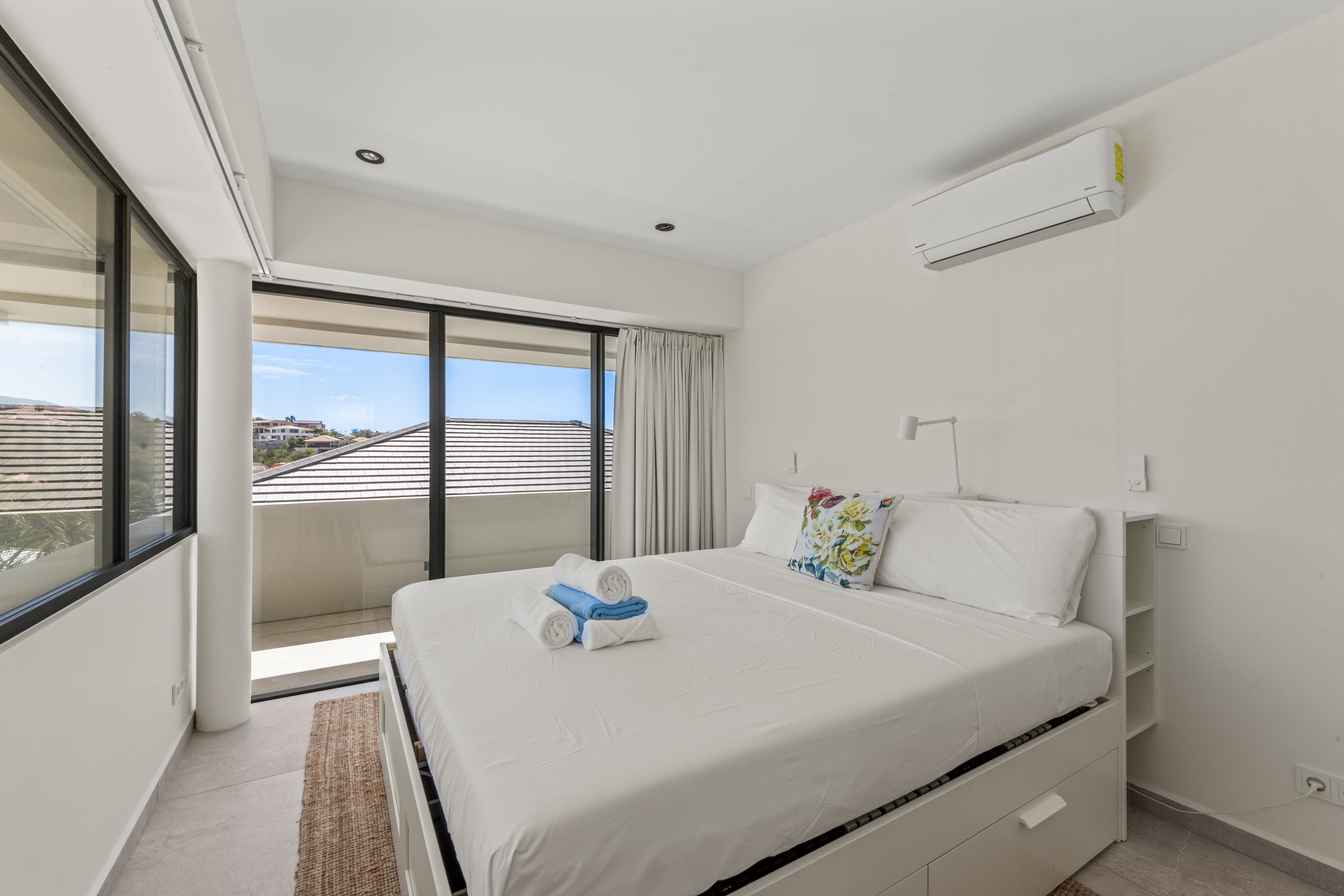front bedroom with view on golfcourse