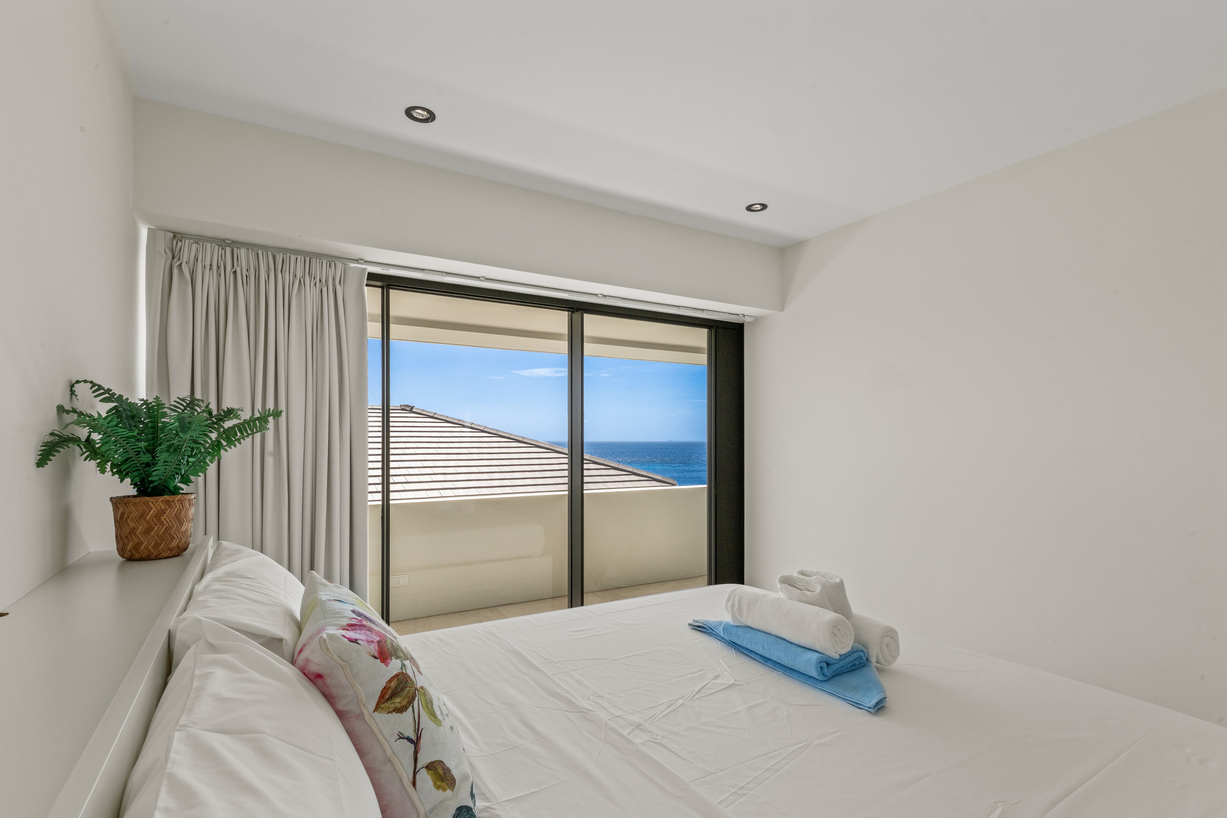 middle bedroom with access to balcony