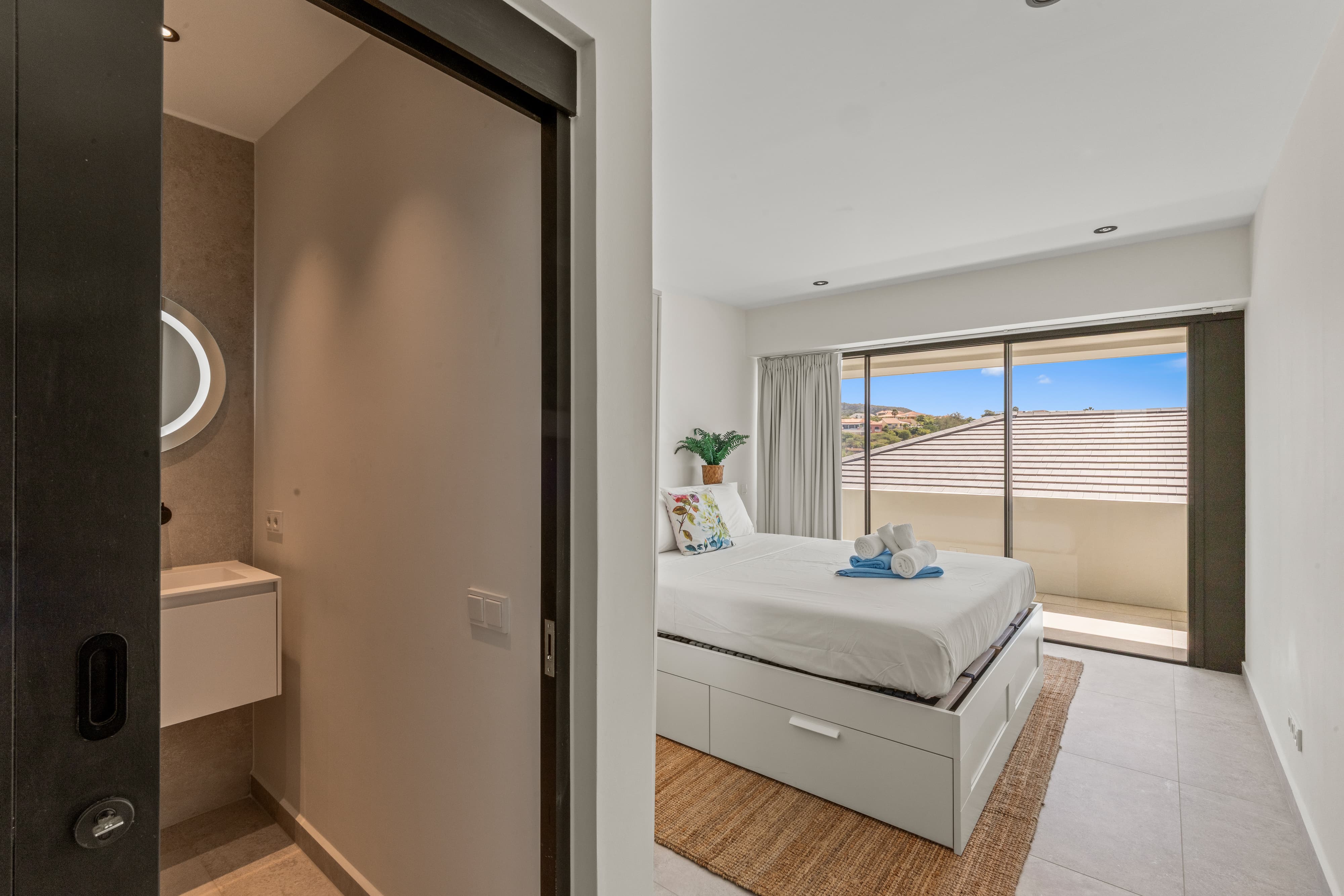 middle bedroom with ensuite bathroom