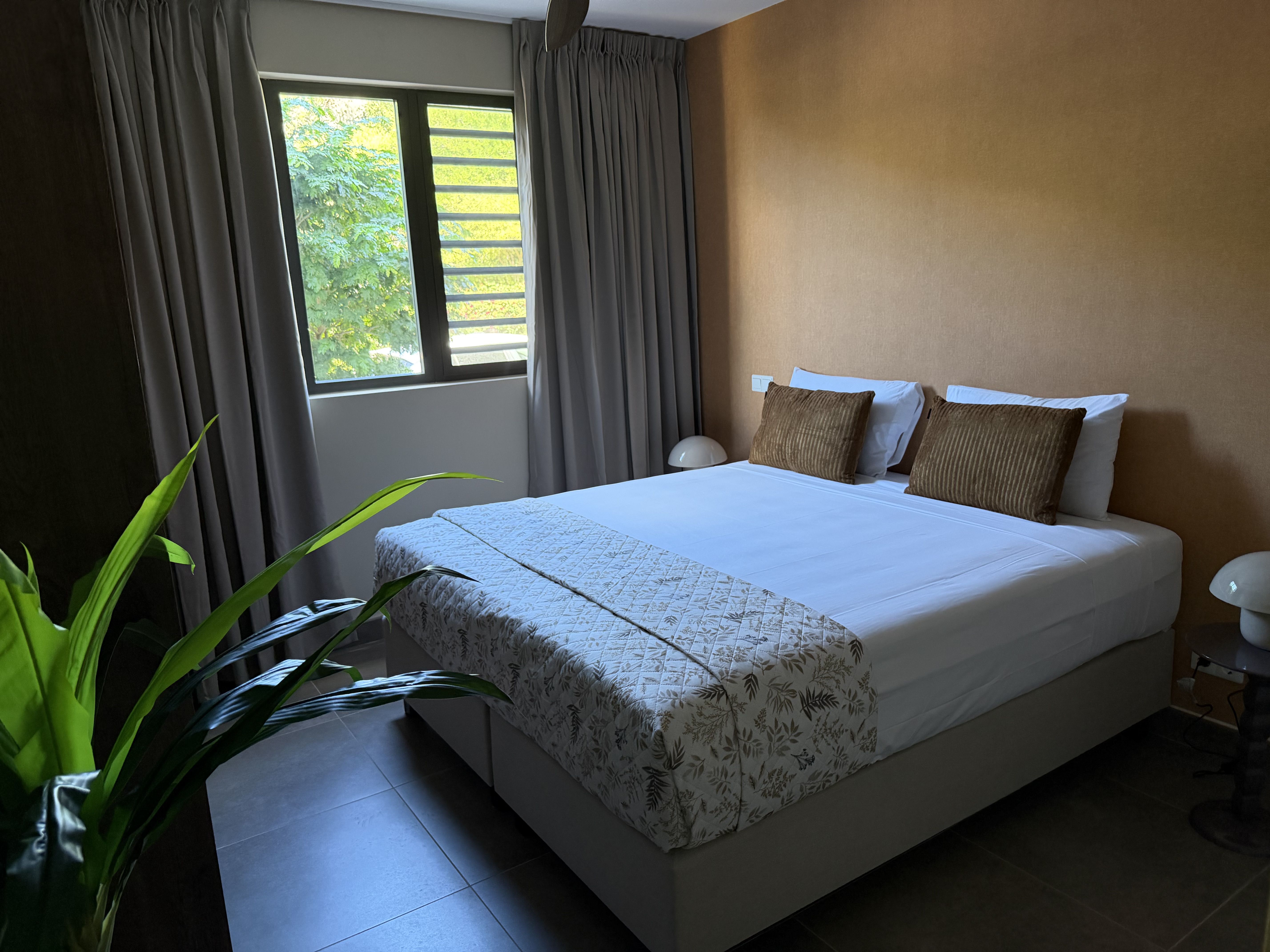 Holland House - Cape Marie 1401