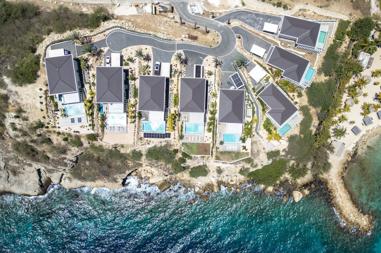 Holland House - Blue Bay - on a cliff with a phenomenal sea view