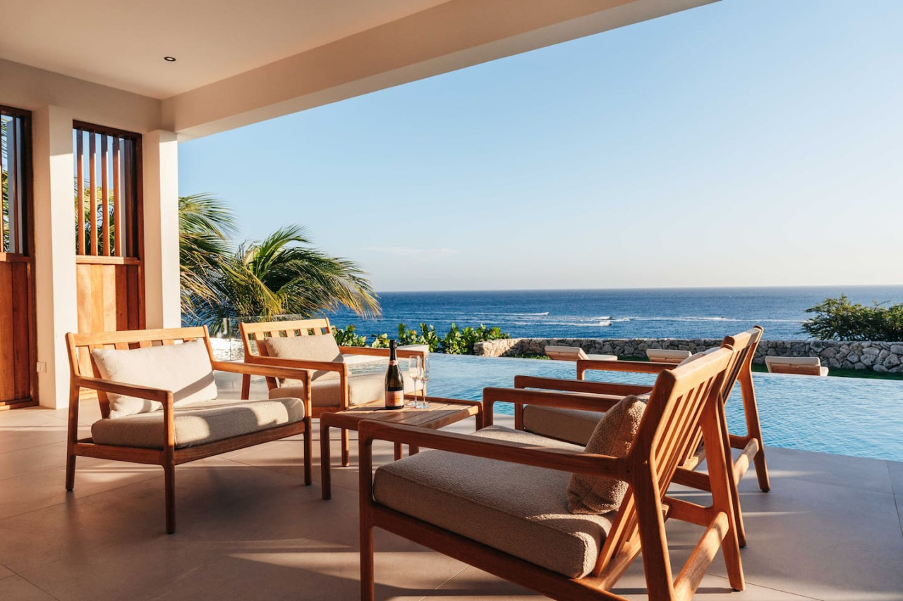 Holland House - Blue Bay - on a cliff with a phenomenal sea view