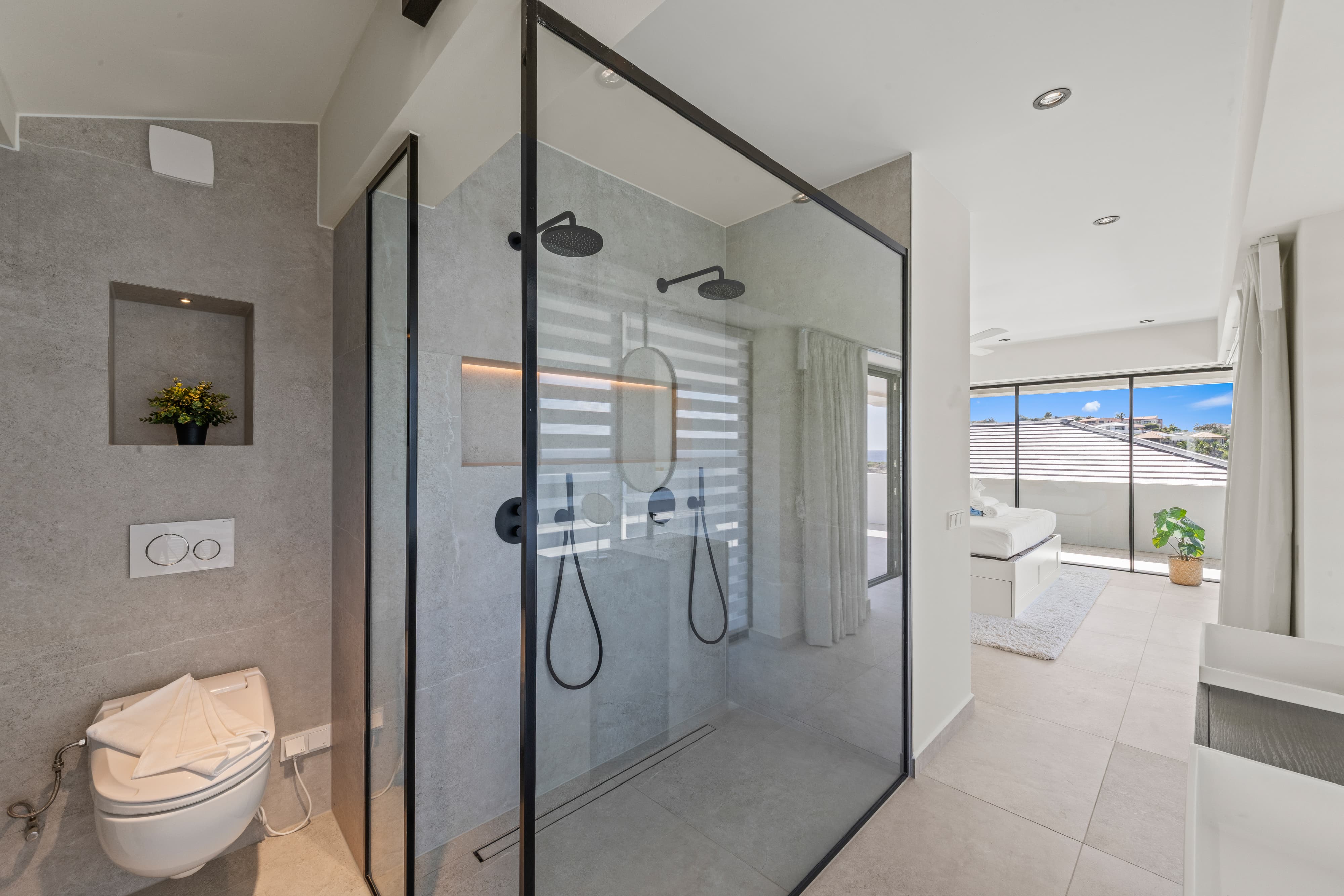 Holland House - Blue Bay - on a cliff with a phenomenal sea view