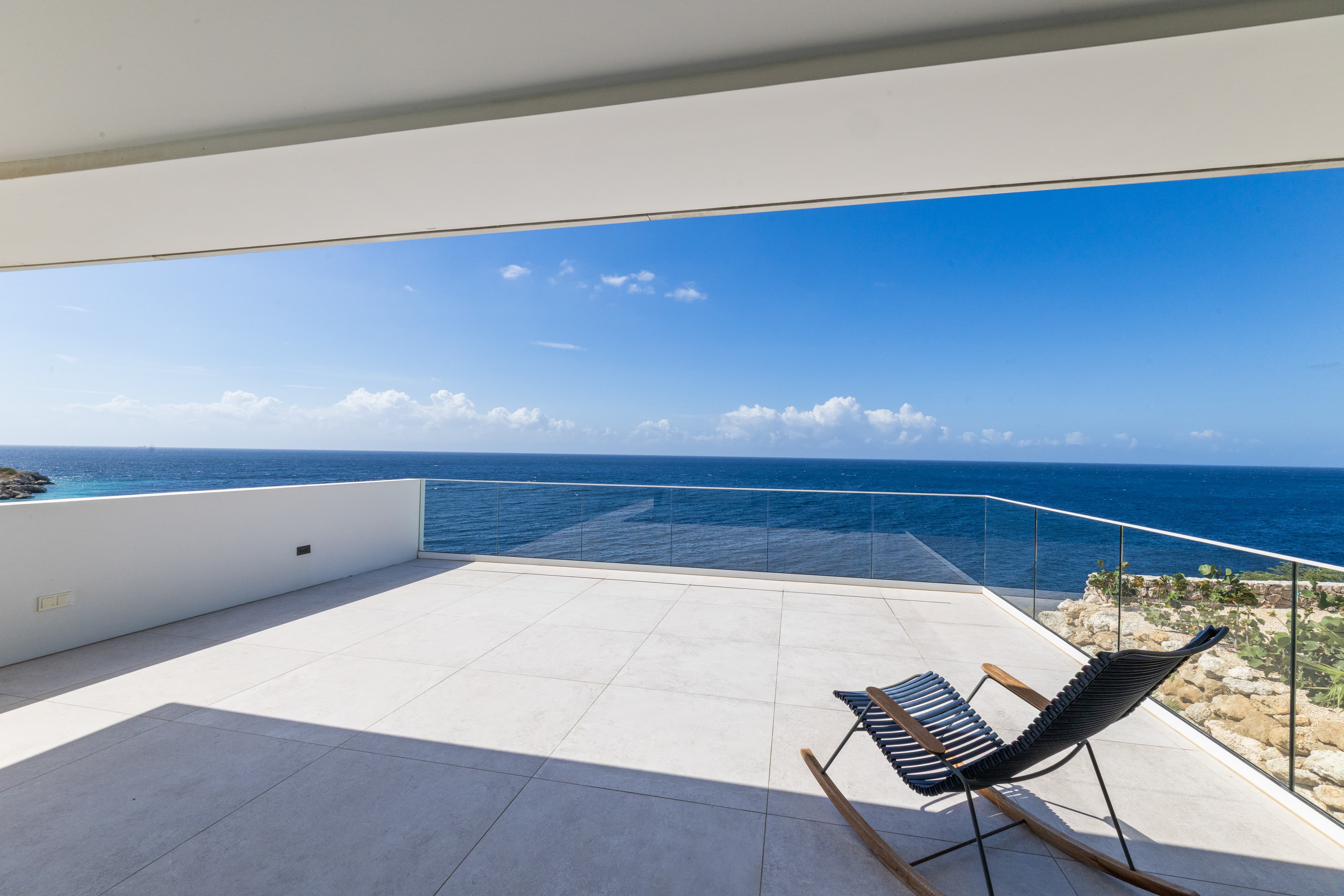Holland House - Blue Bay - on a cliff with a phenomenal sea view