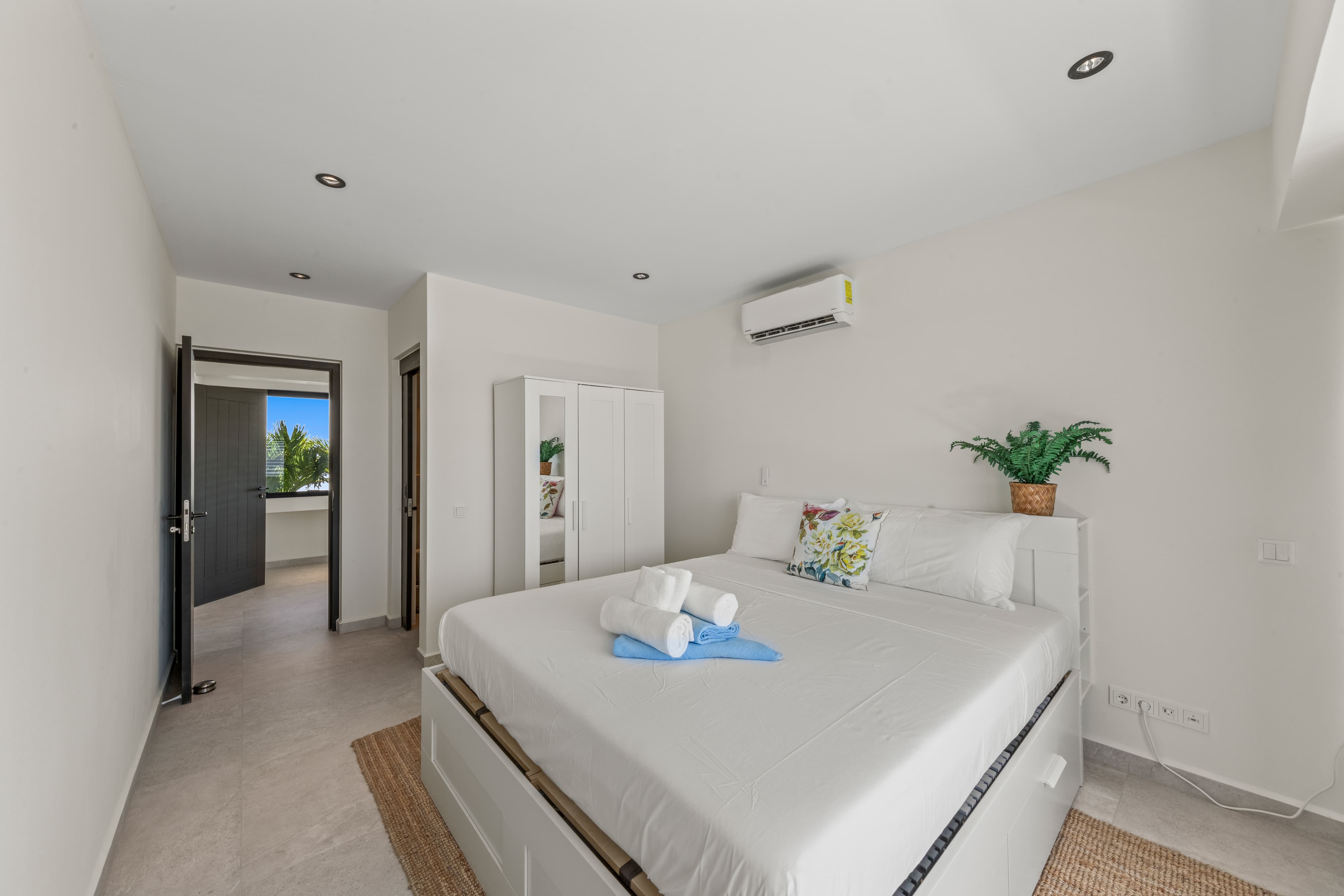 Holland House - Blue Bay - on a cliff with a phenomenal sea view