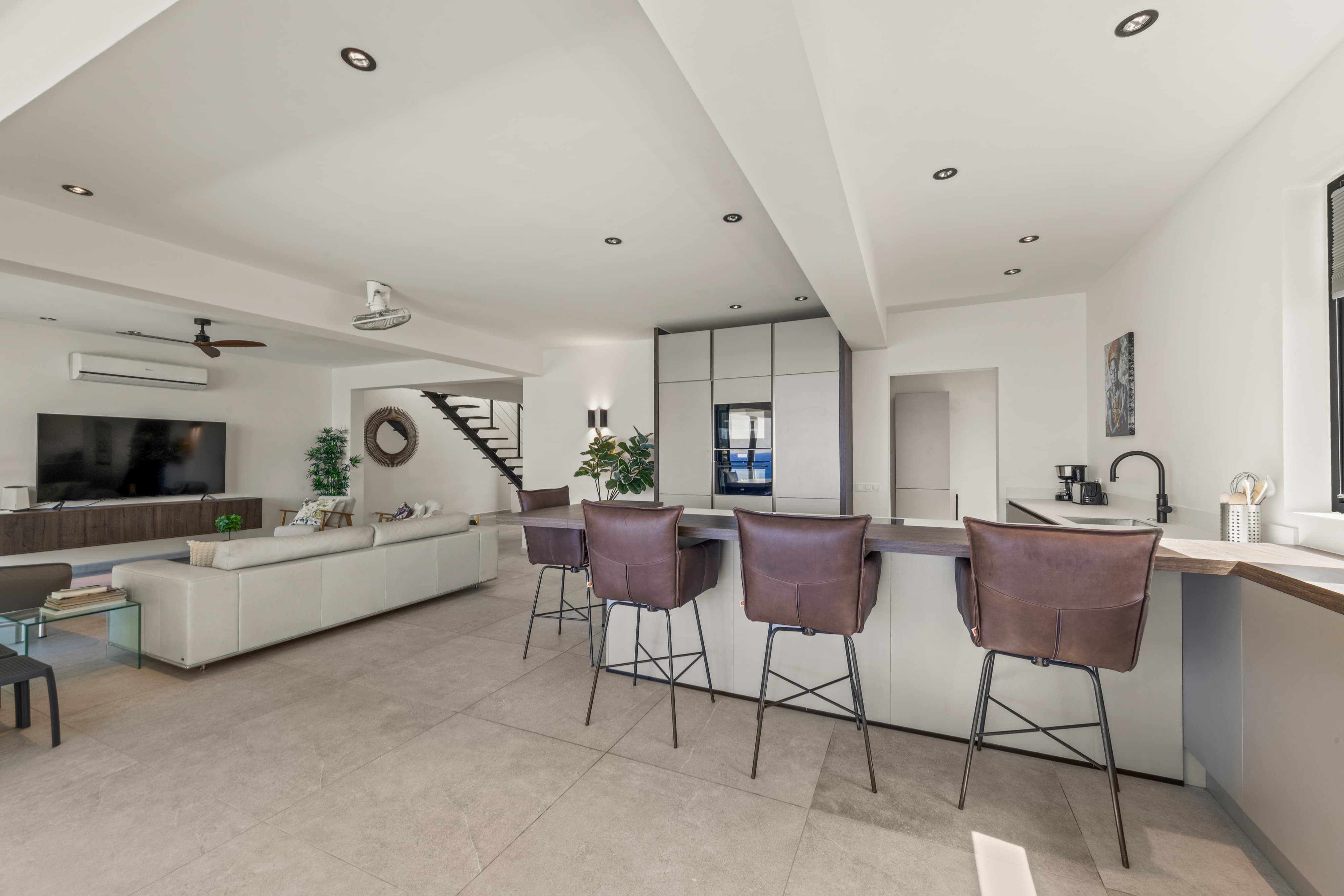 Holland House - Blue Bay - on a cliff with a phenomenal sea view