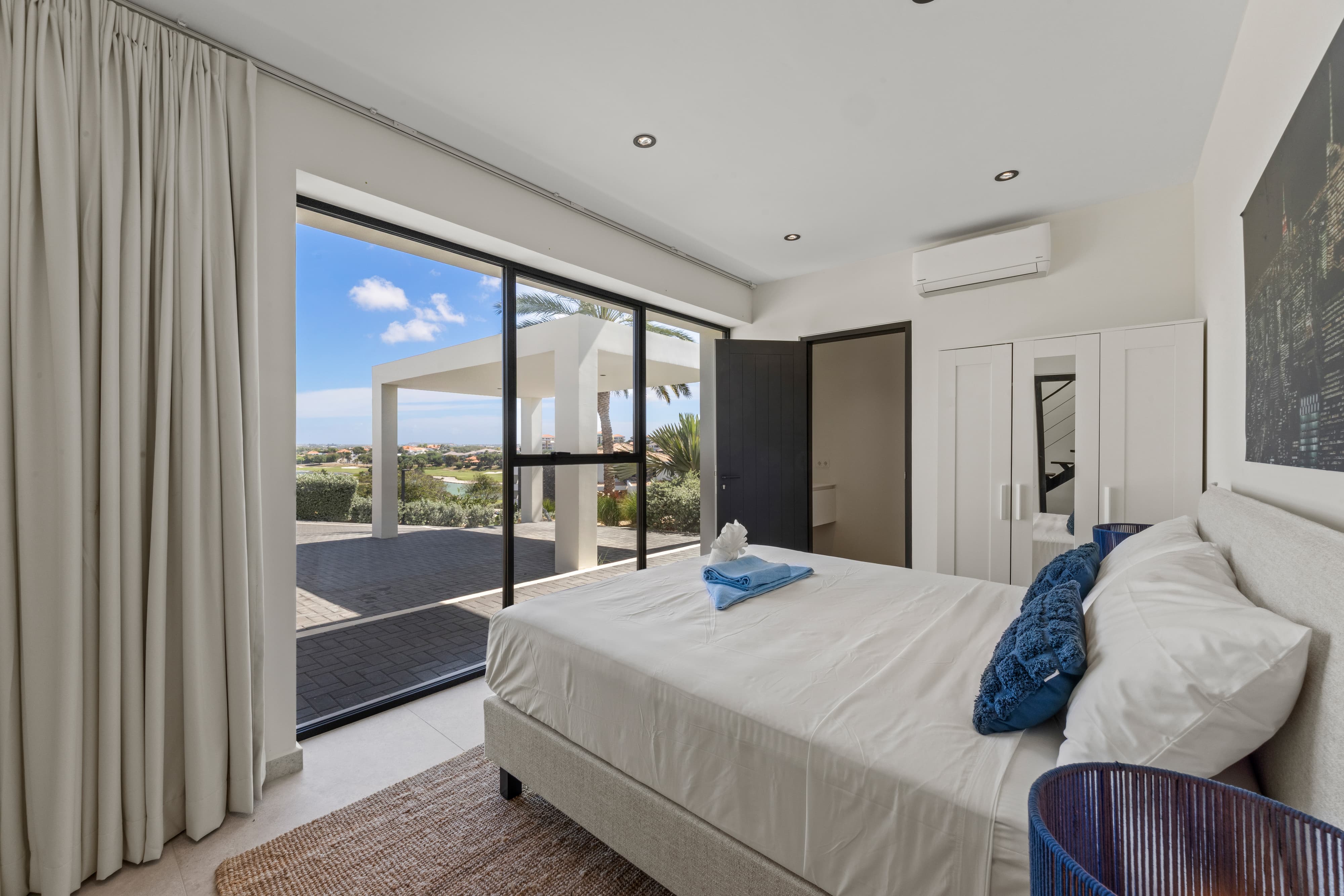 Holland House - Blue Bay - on a cliff with a phenomenal sea view