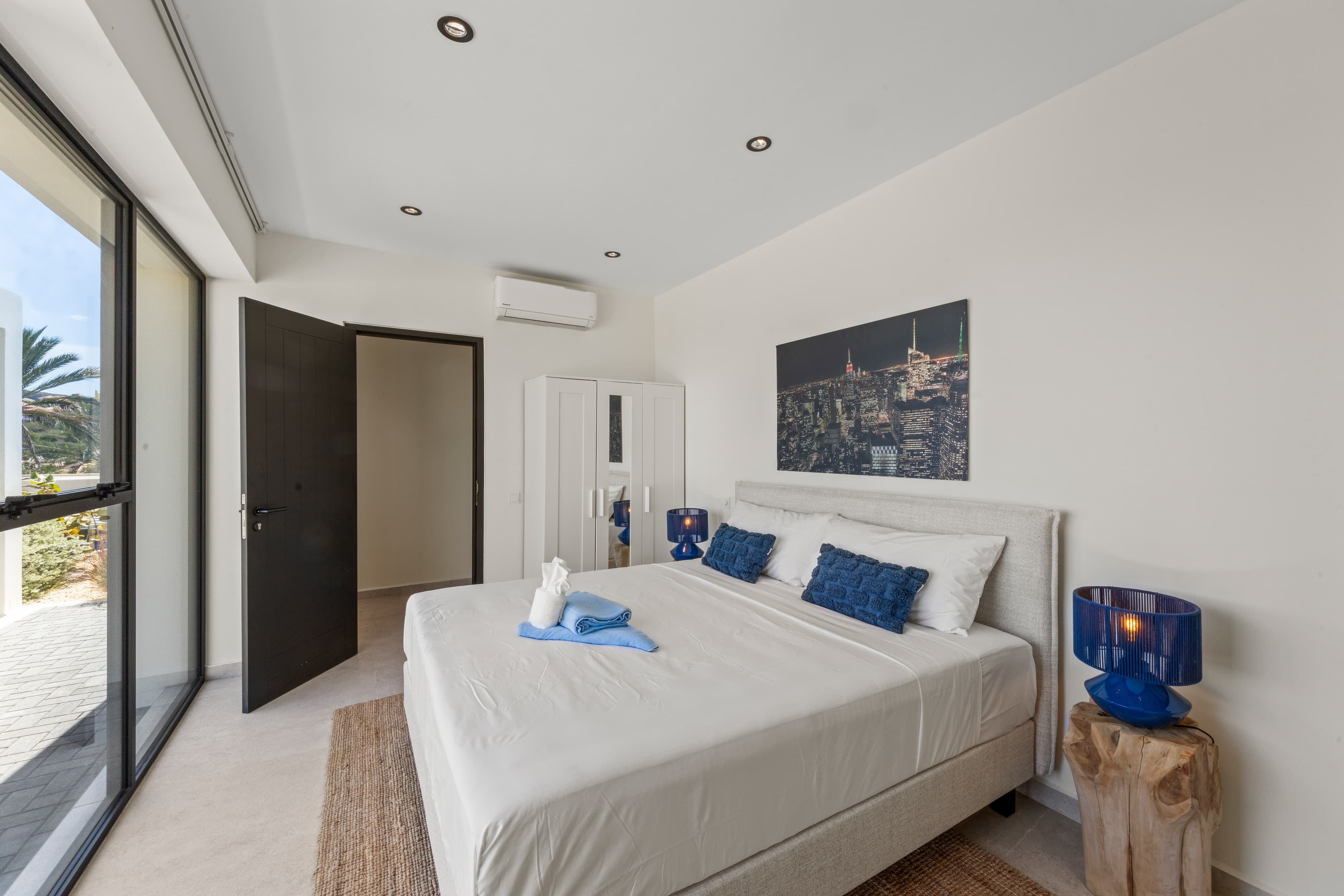 Holland House - Blue Bay - on a cliff with a phenomenal sea view