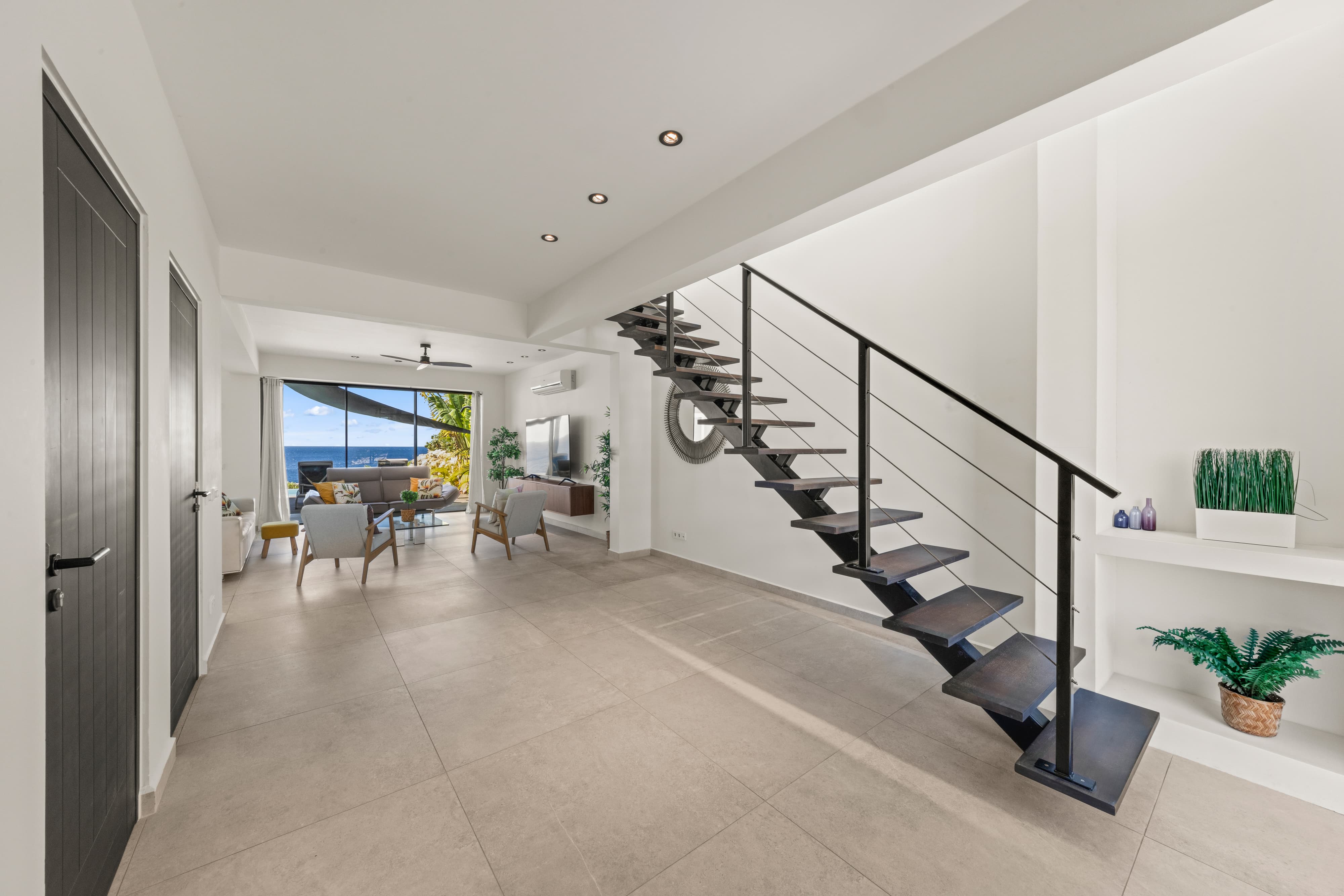 Holland House - Blue Bay - on a cliff with a phenomenal sea view