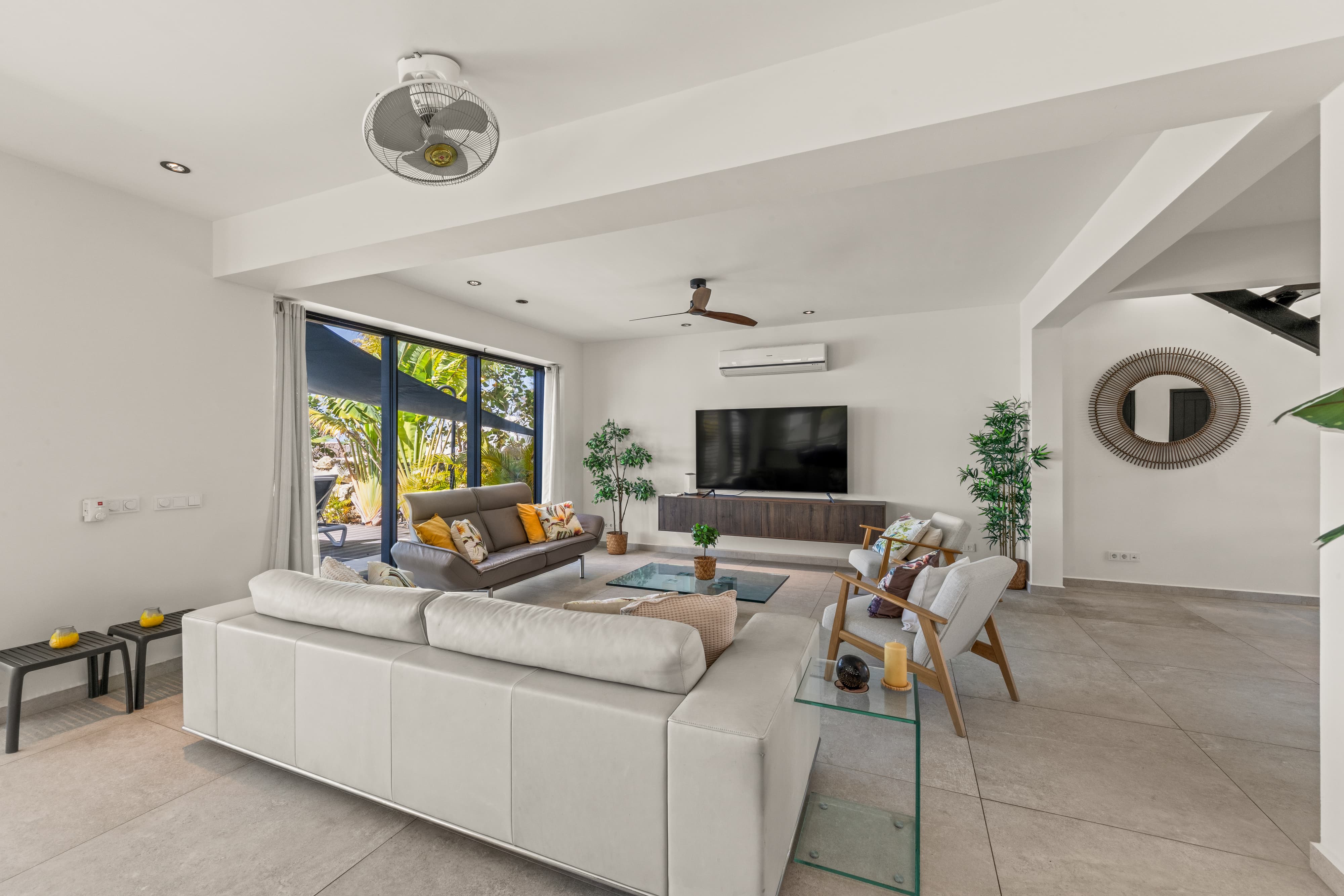 Holland House - Blue Bay - on a cliff with a phenomenal sea view