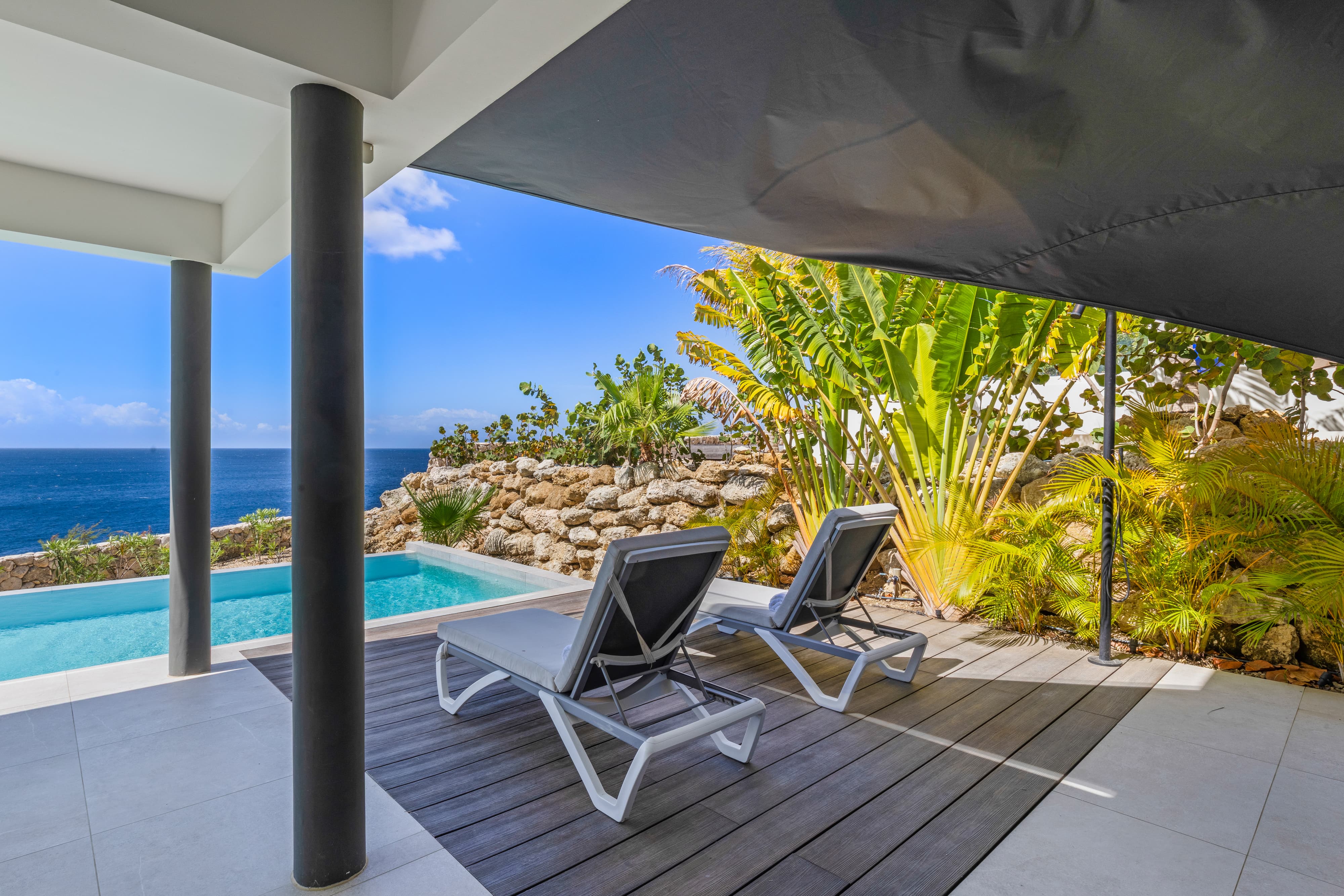 Holland House - Blue Bay - on a cliff with a phenomenal sea view