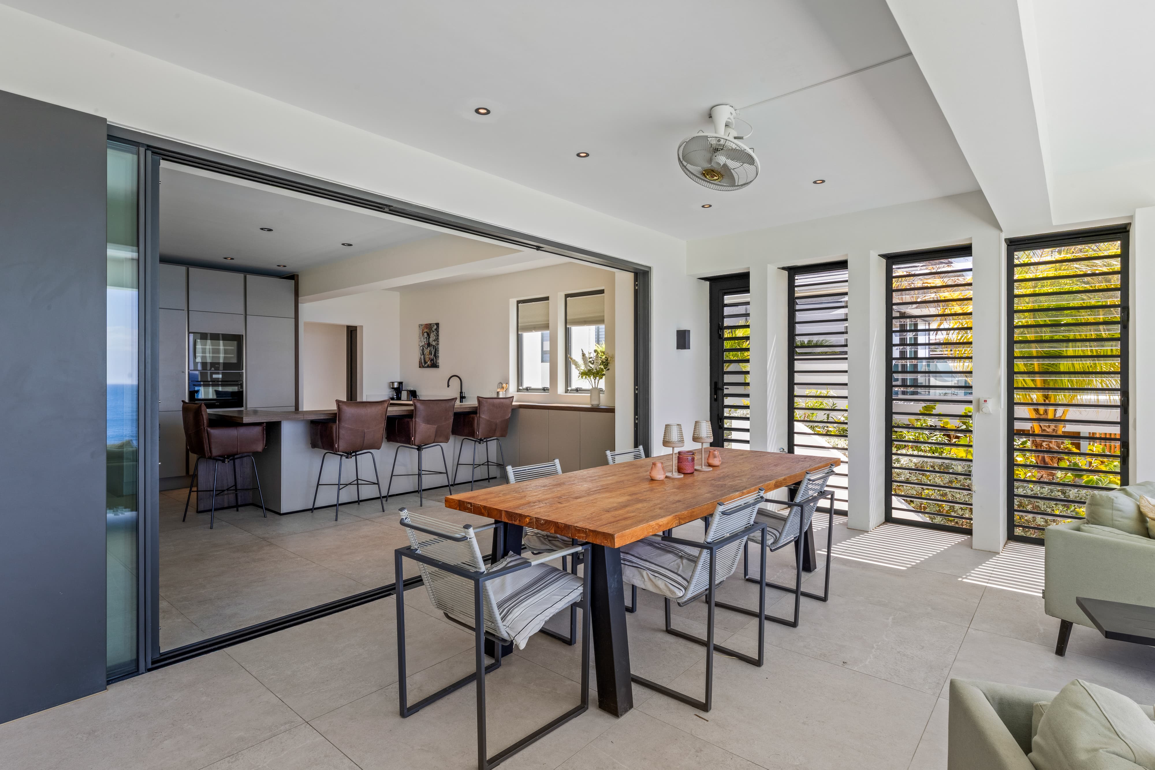 Holland House - Blue Bay - on a cliff with a phenomenal sea view