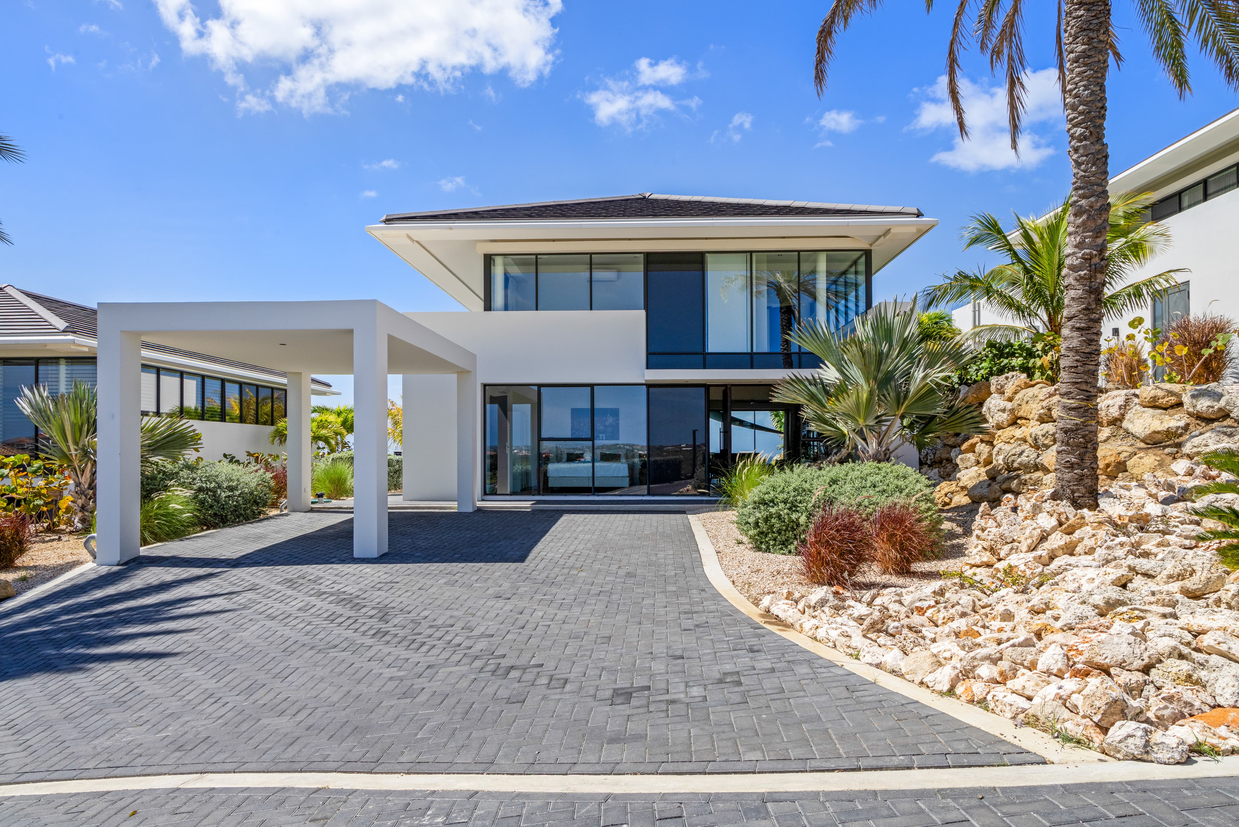 Holland House - Blue Bay - on a cliff with a phenomenal sea view
