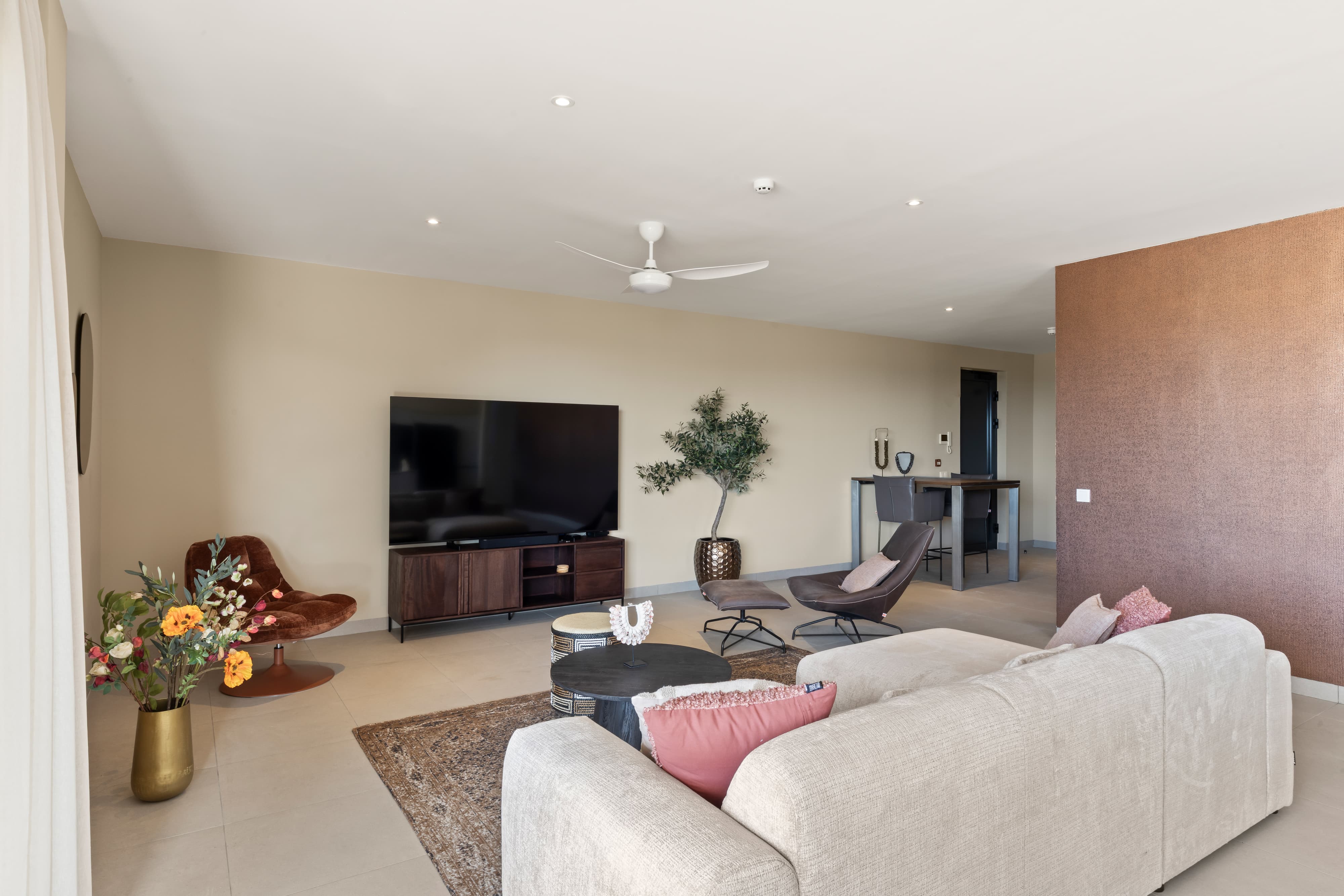 Holland House - Cape Marie C4