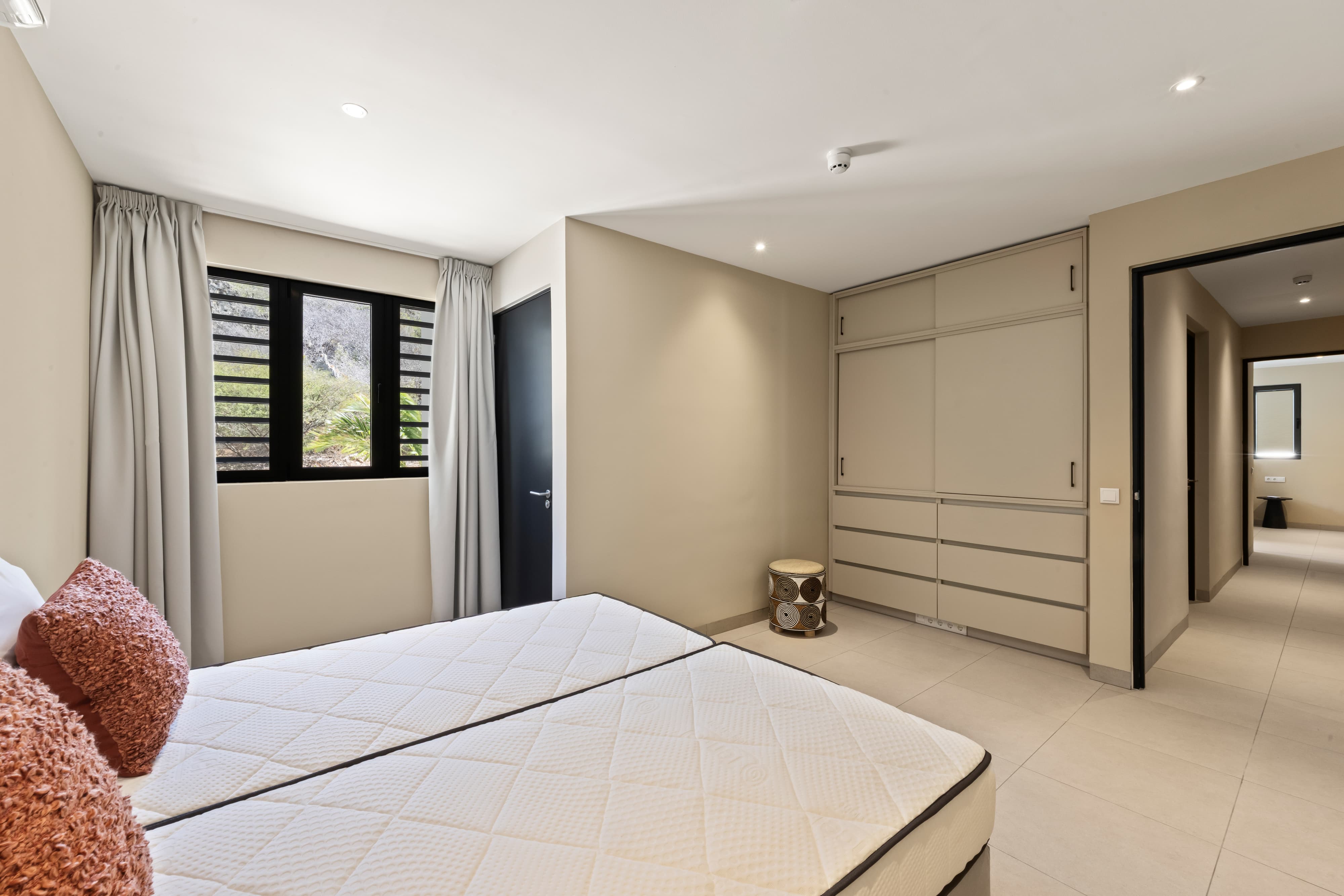 Holland House - Cape Marie C4