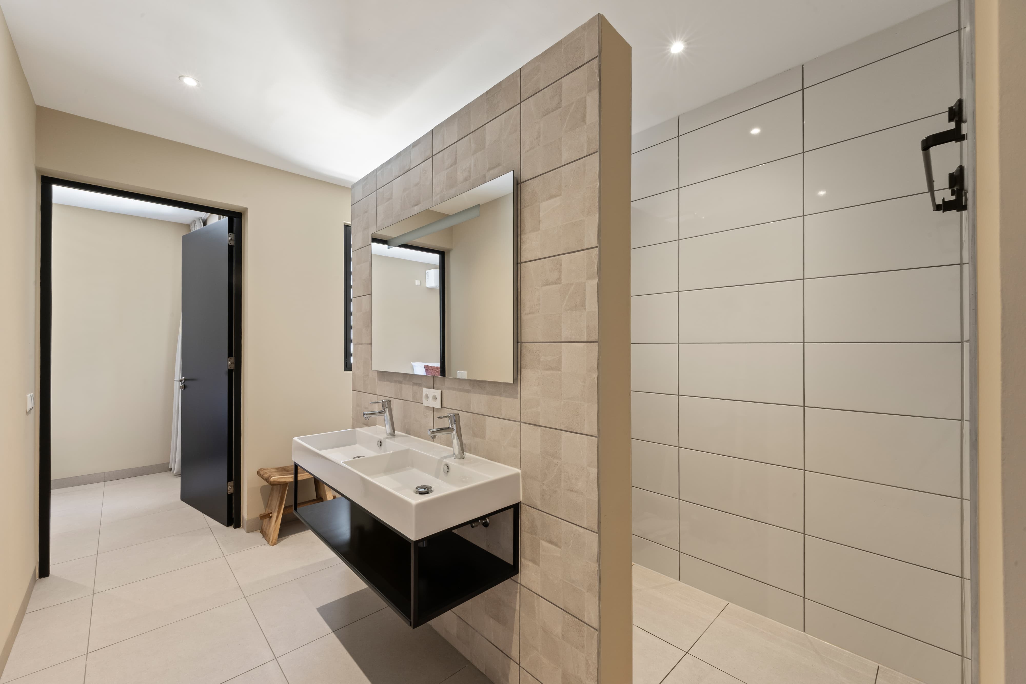 Holland House - Cape Marie C4