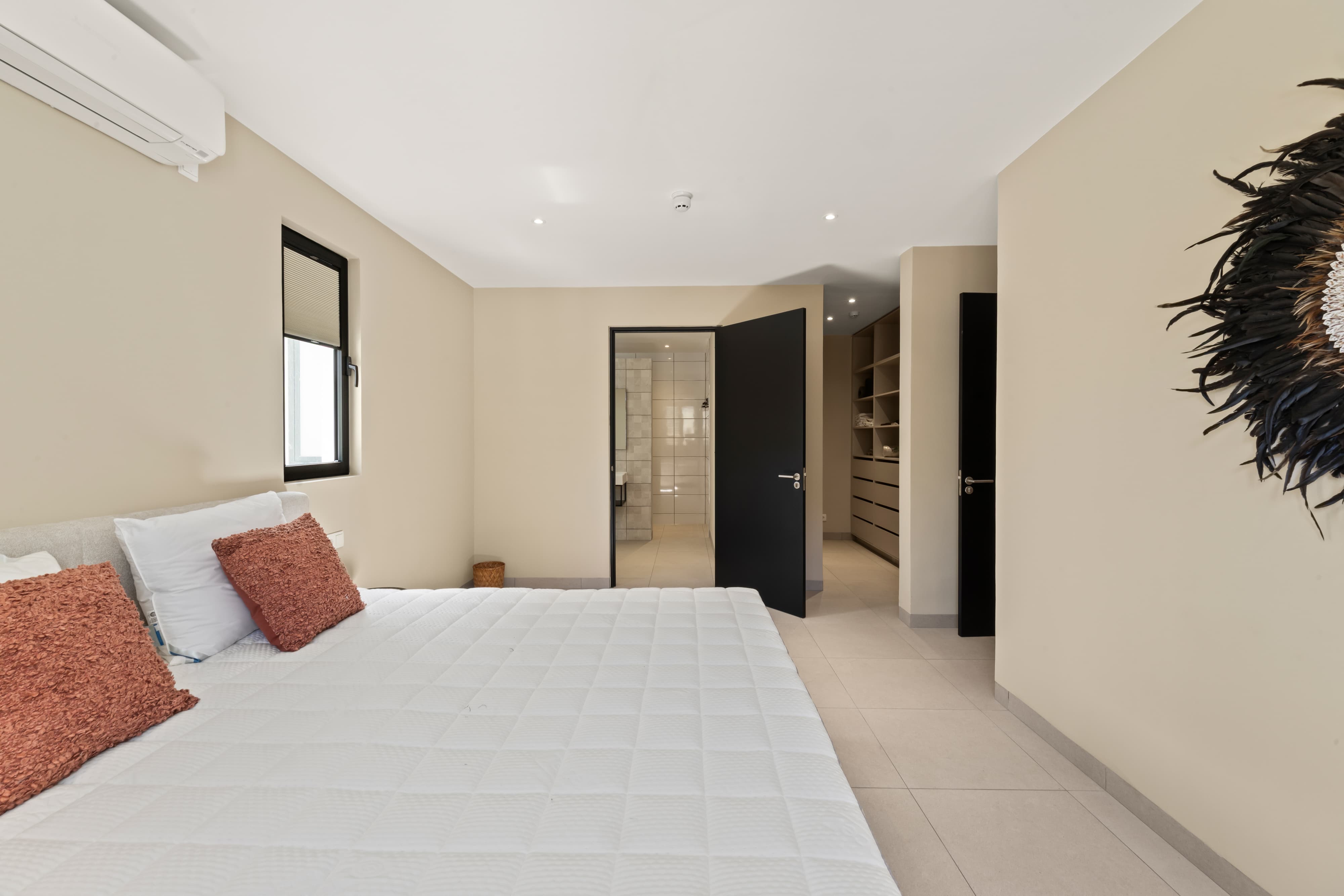 Holland House - Cape Marie C4