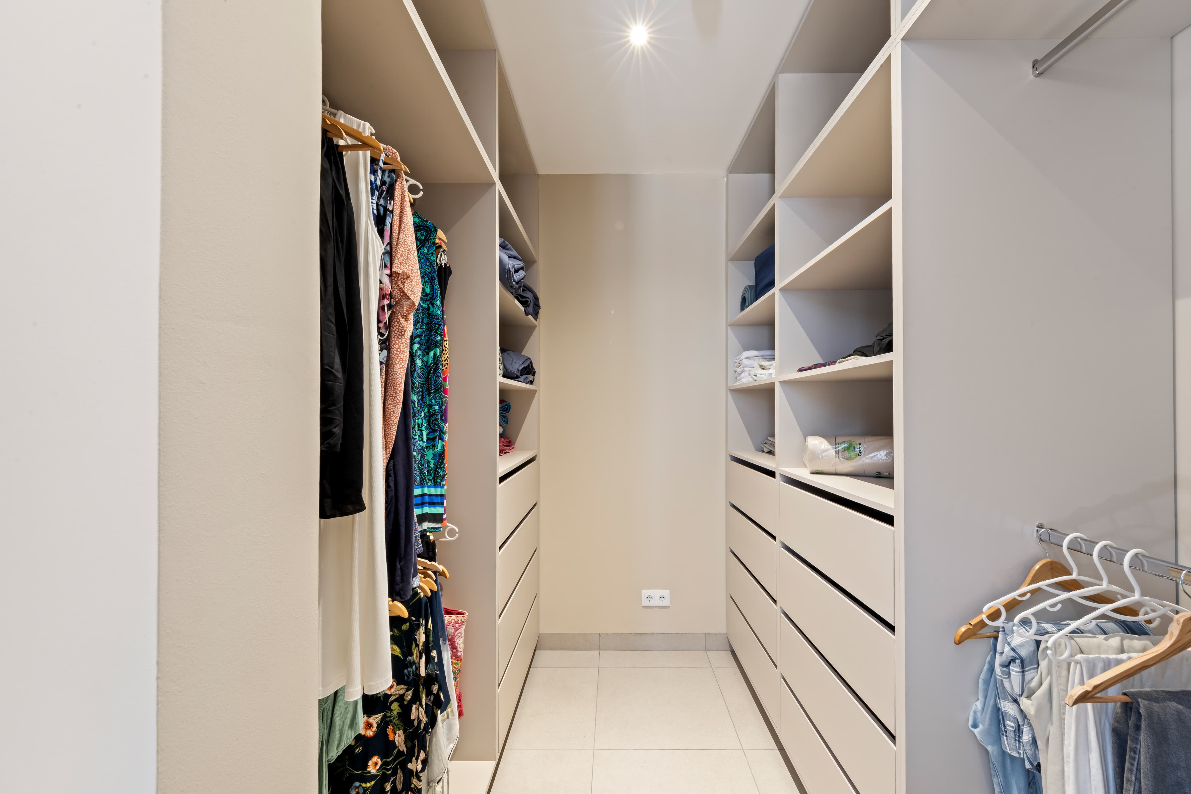 Holland House - Cape Marie C4